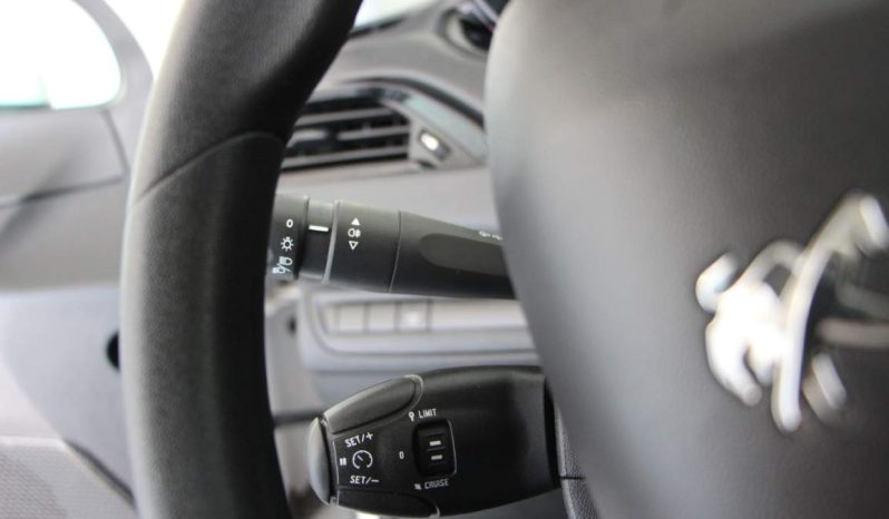 
								Peugeot 208 full									