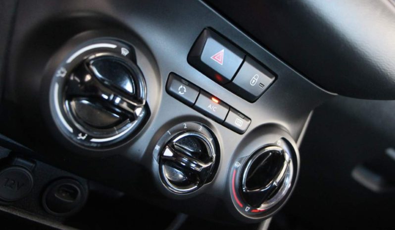 
								Peugeot 208 full									