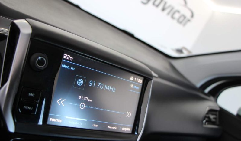 
								Peugeot 208 full									