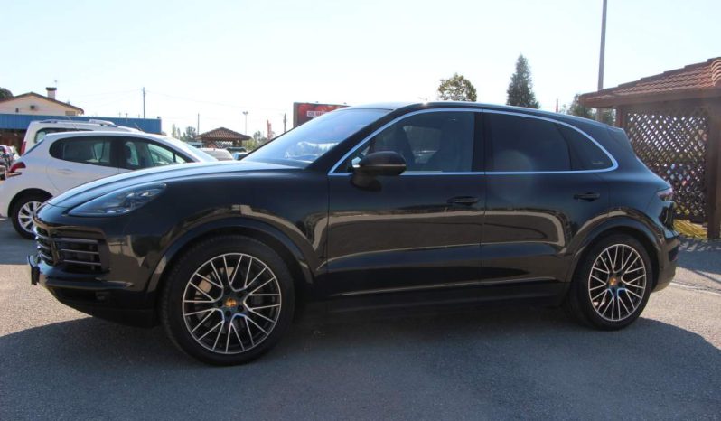 
								Porsche Cayenne full									