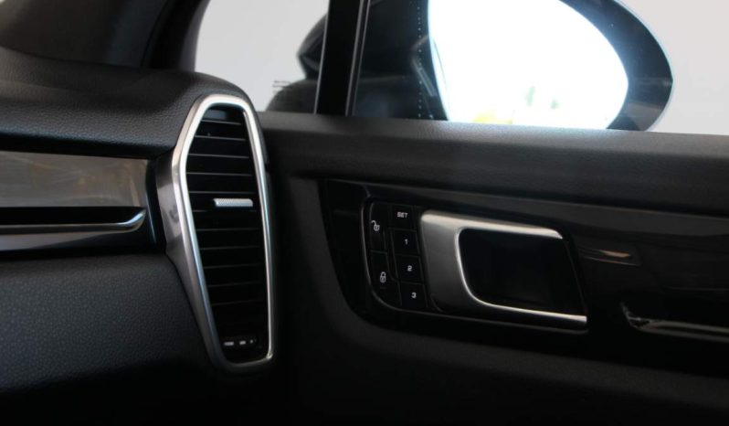 
								Porsche Cayenne full									