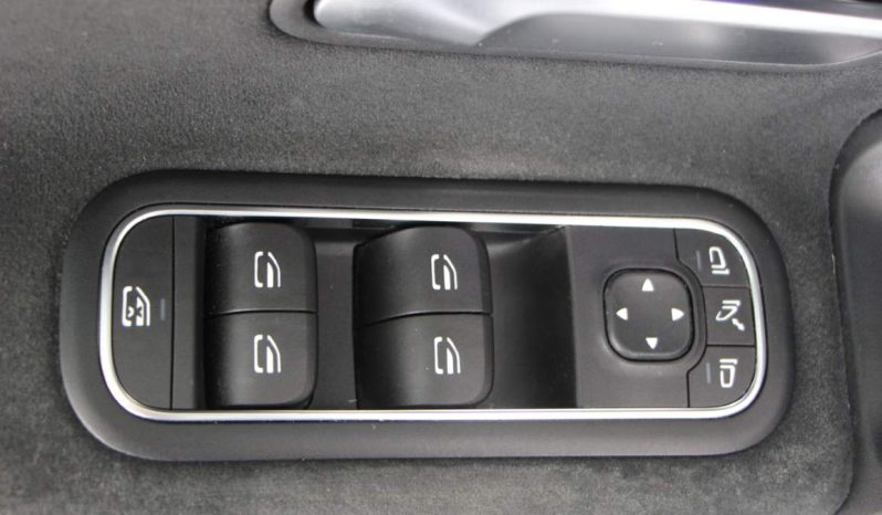 
								Mercedes-Benz A 250e Limousine full									