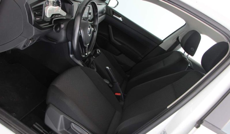 
								Volkswagen Polo full									