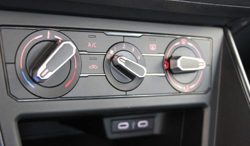 
								Volkswagen Polo full									